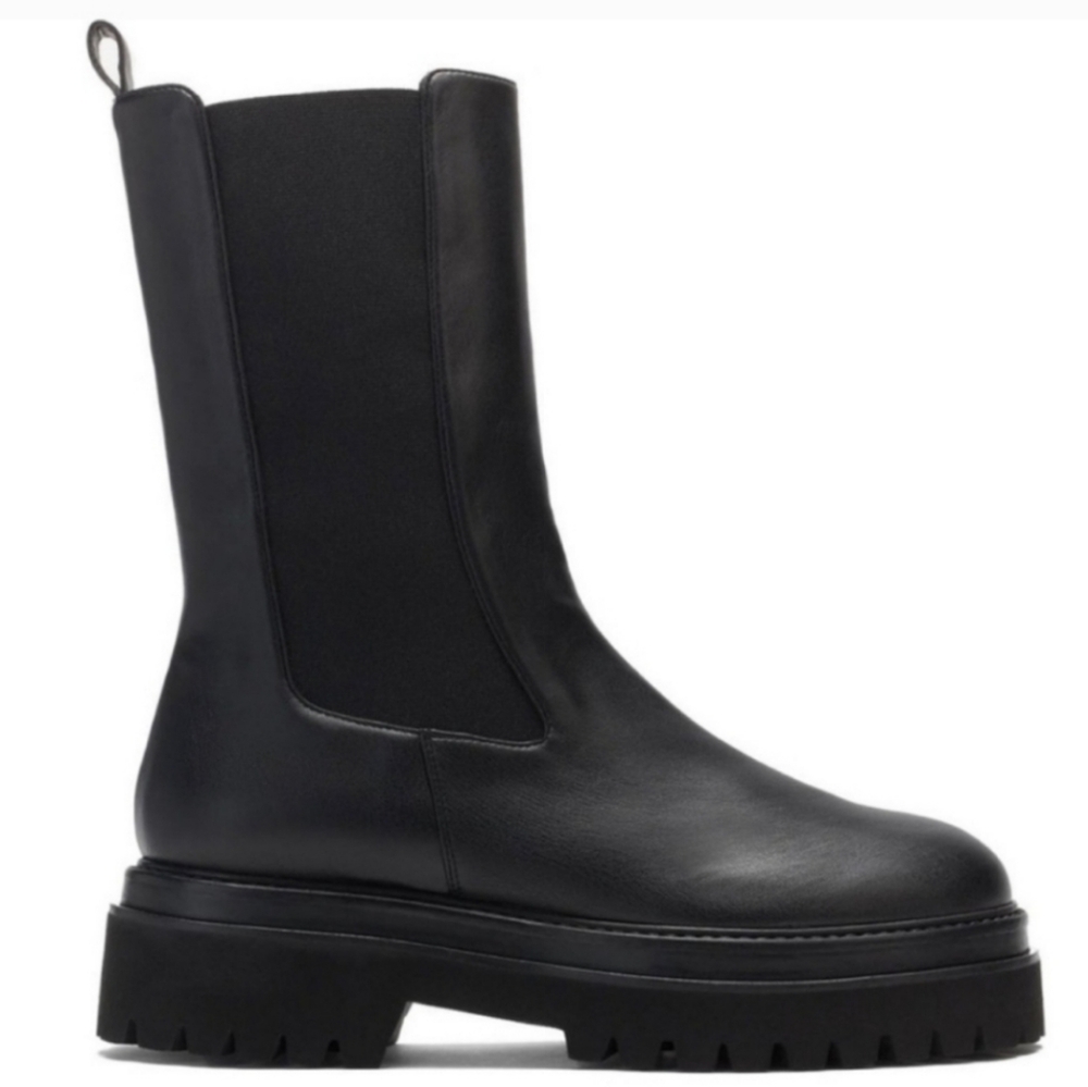 Good American Black Chunky Lug Chelsea Boots